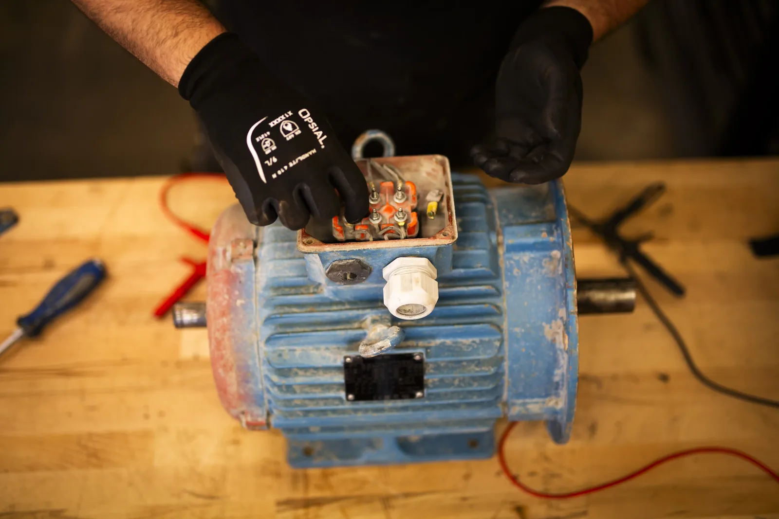 Moteur électrique industriel pris en charge par TCA Industries pour diagnostic et réparation