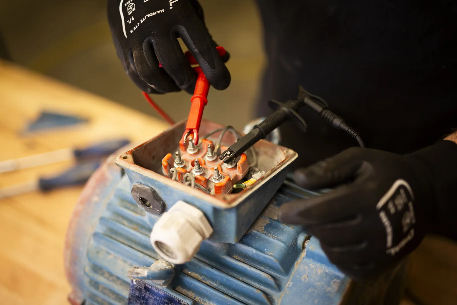 Réparation de pompe industrielle en atelier TCA Industries