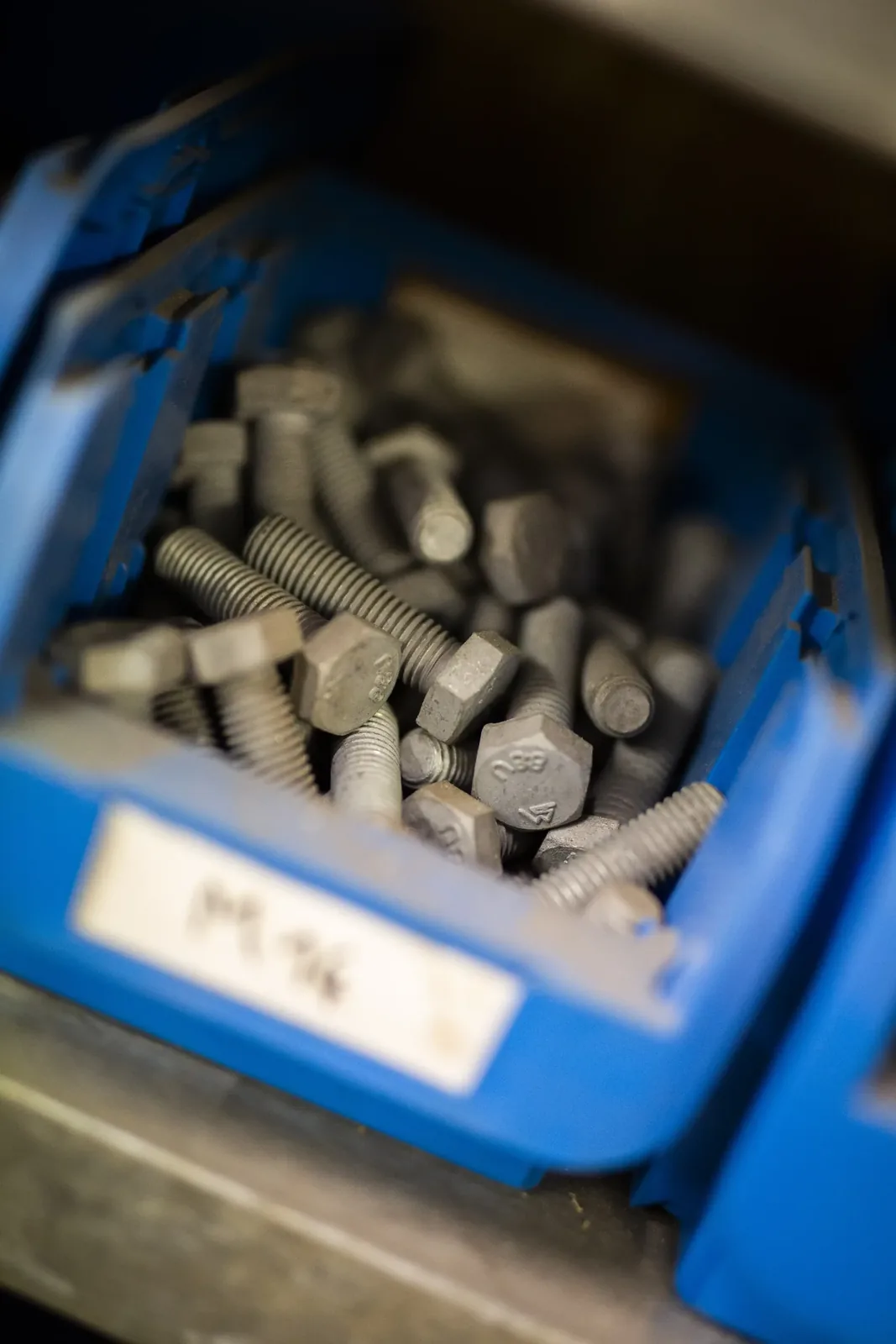 Rayonnage de fournitures industrielles au magasin TCA Industries